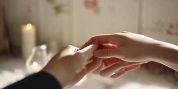 相爱不说话究竟是哪首歌？