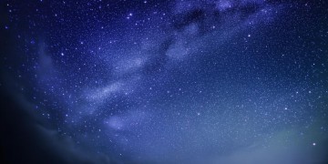 深夜天空明亮究竟是哪首歌？